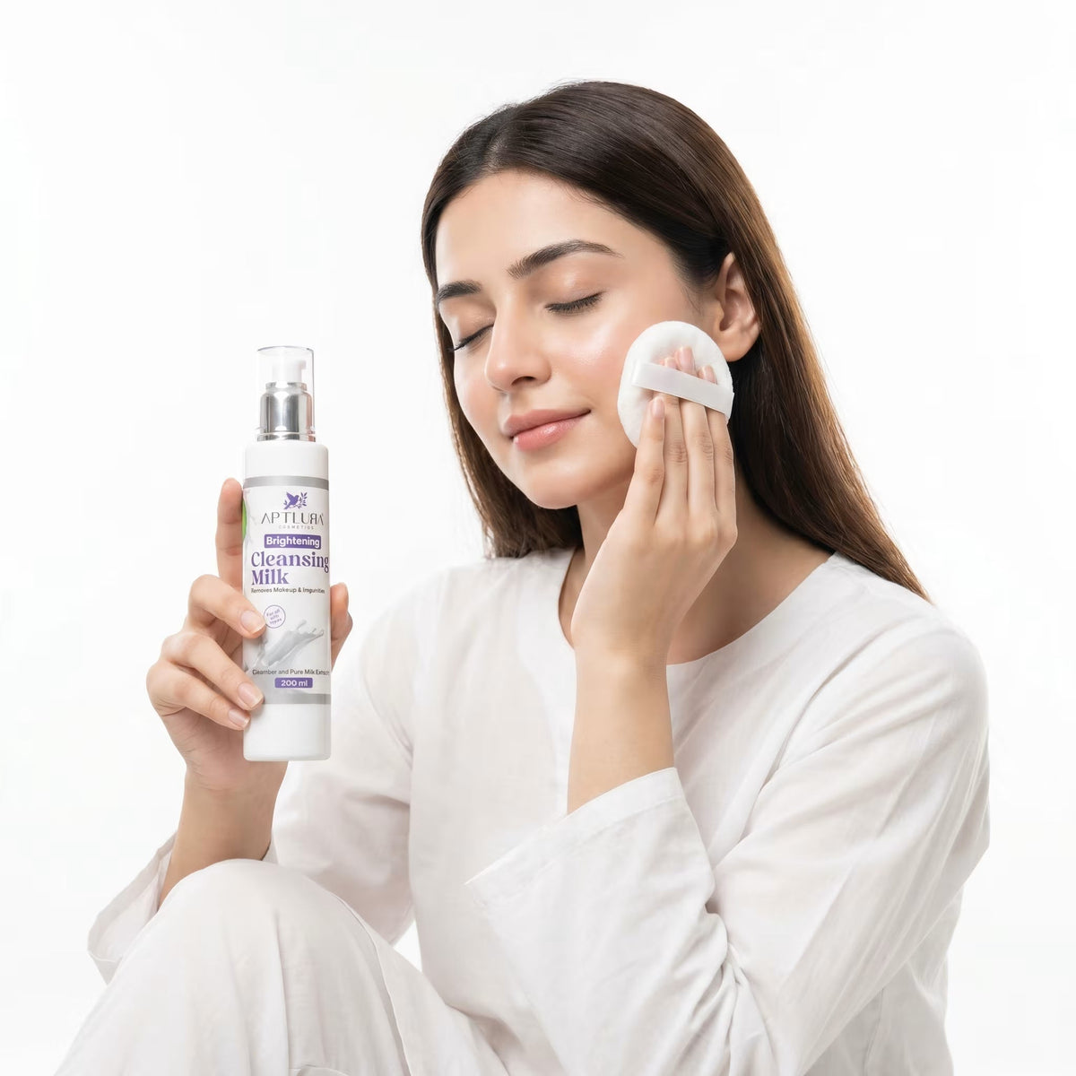 Aptlura Brightening Cleansing Milk – Makeup & Impurity Remover 200ml
