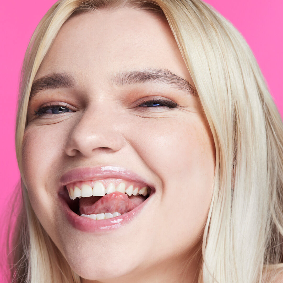 Revolution - Pout Bomb Plumping Gloss Milky Sheer Holo