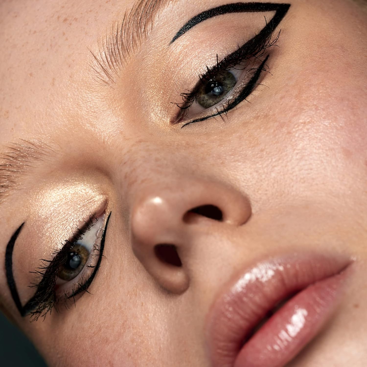 Lamel - Black Eyeliner with Soft Brush 401 0,6ml
